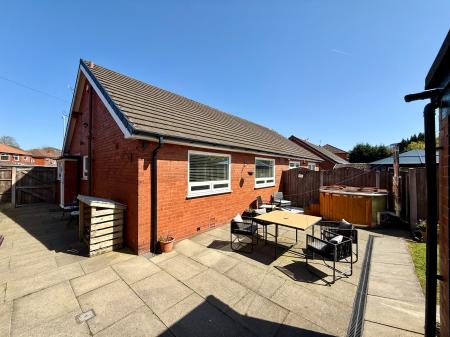 2 bedroom Bungalow to let in Moss Bank Close, Astley Bridge, Bolton, BL1