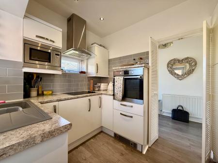 2 bedroom Bungalow to let in Moss Bank Close, Astley Bridge, Bolton, BL1