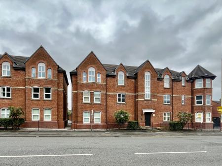 2 bedroom Flat to let in St Johns Court, Chorley Road, Westhoughton, Bolton, BL5
