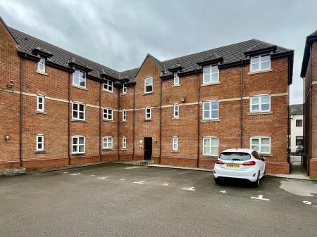 2 bedroom Flat to let in St Johns Court, Chorley Road, Westhoughton, Bolton, BL5