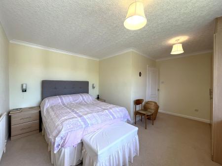 4 bedroom Detached house to let in Willow Hey, Bromley Cross, Bolton, BL7