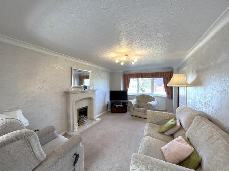 4 bedroom Detached house to let in Willow Hey, Bromley Cross, Bolton, BL7