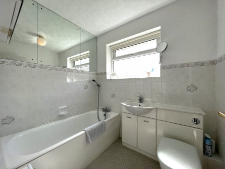 4 bedroom Detached house to let in Willow Hey, Bromley Cross, Bolton, BL7