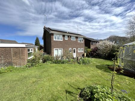 4 bedroom Detached house to let in Willow Hey, Bromley Cross, Bolton, BL7