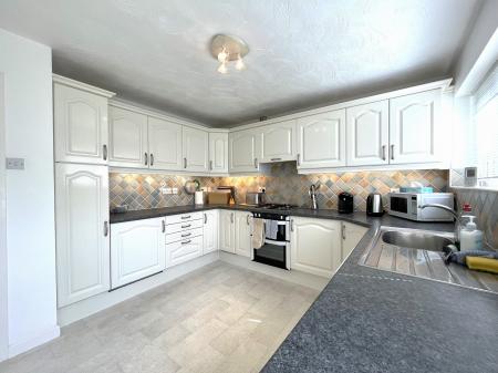4 bedroom Detached house to let in Willow Hey, Bromley Cross, Bolton, BL7