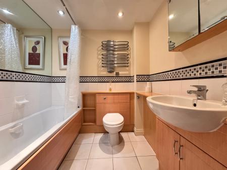 2 bedroom Flat to let in Kirkhill Grange, Westhoughton, Bolton, BL5