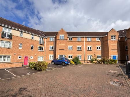 2 bedroom Flat to let in Kirkhill Grange, Westhoughton, Bolton, BL5