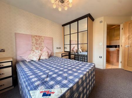 2 bedroom Flat to let in Kirkhill Grange, Westhoughton, Bolton, BL5