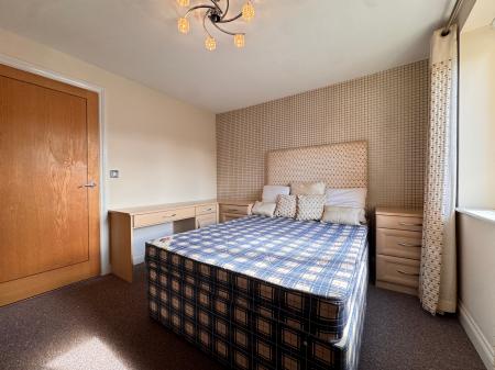 2 bedroom Flat to let in Kirkhill Grange, Westhoughton, Bolton, BL5