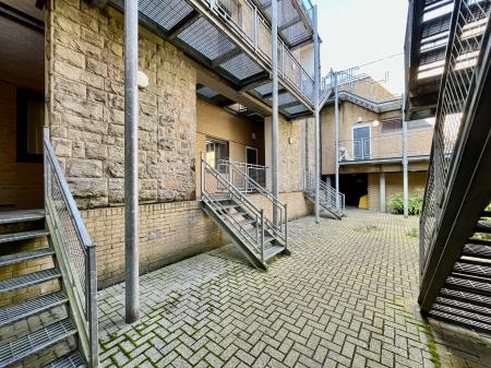 2 bedroom Flat to let in Spencers Wood, Bromley Cross, Bolton, BL7