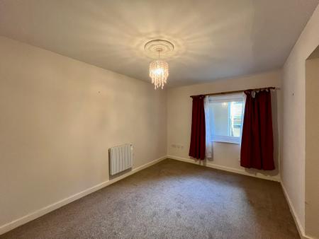 2 bedroom Flat to let in Spencers Wood, Bromley Cross, Bolton, BL7