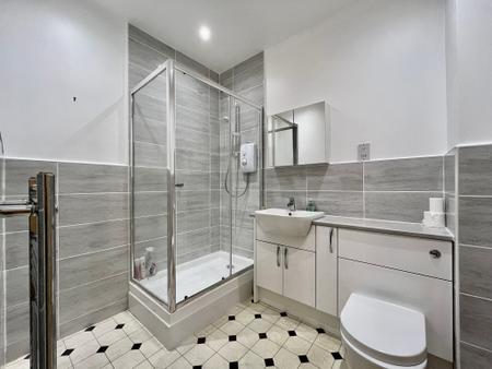 2 bedroom Flat to let in Spencers Wood, Bromley Cross, Bolton, BL7