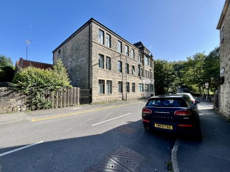 2 bedroom Flat to let in Spencers Wood, Bromley Cross, Bolton, BL7