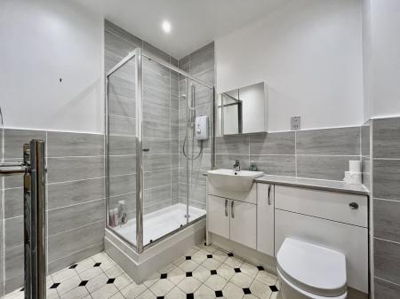 2 bedroom Flat to let in Spencers Wood, Bromley Cross, Bolton, BL7