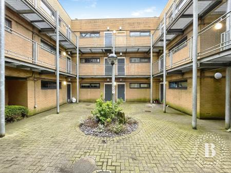 2 bedroom Flat for sale in Spencers Wood, Bromley Cross, Bolton, BL7