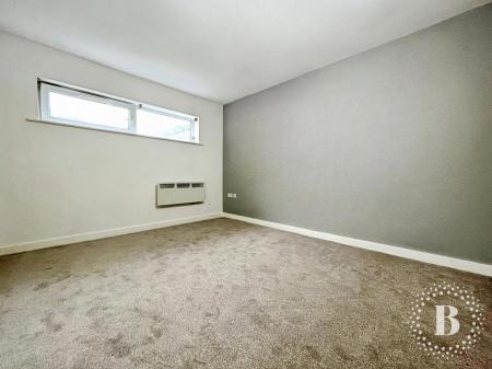 2 bedroom Flat for sale in Spencers Wood, Bromley Cross, Bolton, BL7