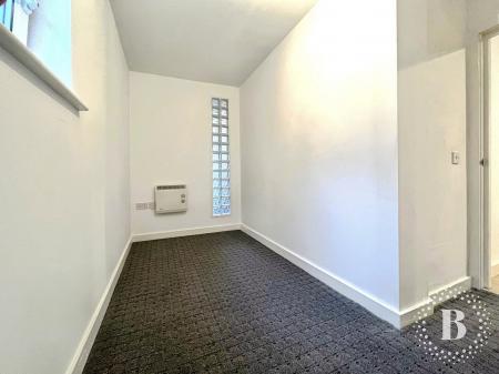 2 bedroom Flat for sale in Spencers Wood, Bromley Cross, Bolton, BL7