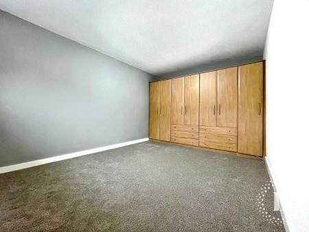 2 bedroom Flat for sale in Spencers Wood, Bromley Cross, Bolton, BL7
