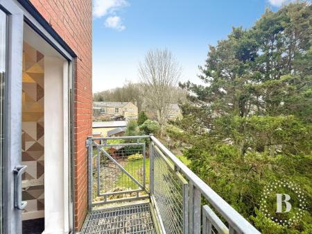 2 bedroom Flat for sale in Spencers Wood, Bromley Cross, Bolton, BL7