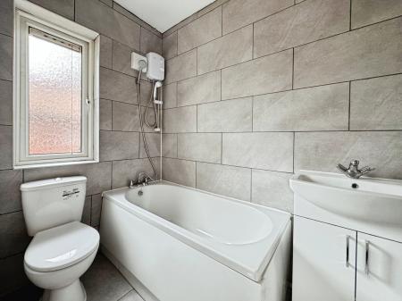 3 bedroom Semi-detached house to let in Valpy Avenue, Tonge Moor, Bolton, BL2