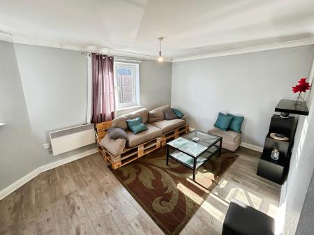 2 bedroom Flat to let in The Square, Kirton, PE20