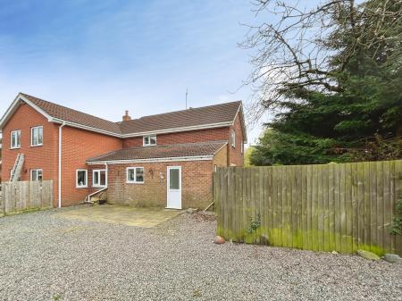 3 bedroom Semi-detached house to let in Fen Lane, East Keal, PE23
