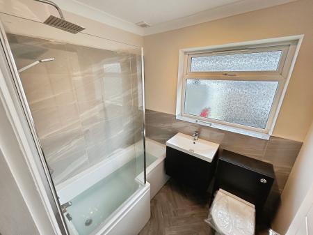 3 bedroom Bungalow to let in Poplar Court, Old Leake, PE22