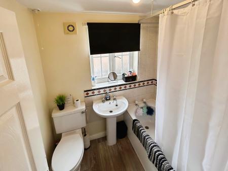 3 bedroom House to let in The Square, Kirton, PE20