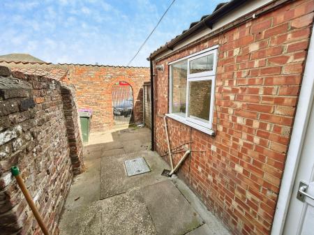 2 bedroom Terraced House to let in Spain Court, Boston, PE21