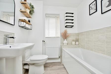 3 bedroom Detached house to let in Musselburgh Way, Lincolnshire, Bourne, PE10