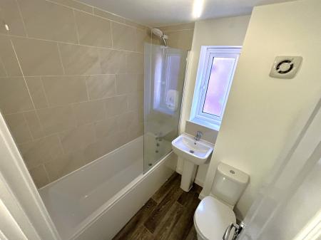 3 bedroom Semi-detached house to let in Swift Gardens, Kirton, PE20