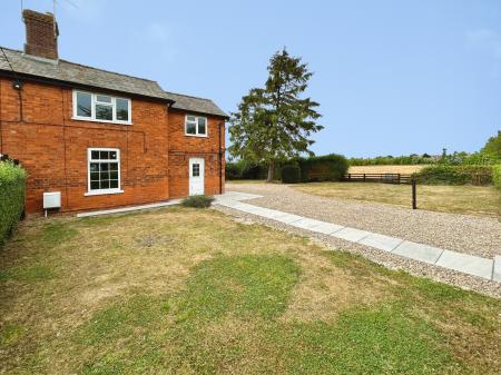 2 bedroom Semi-detached house to let in Low Road, Wyberton, PE21