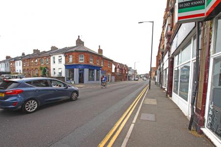 2 bedroom Flat for sale in Seabourne Road, Bournemouth