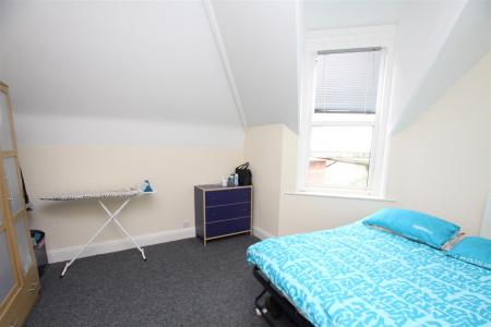 2 bedroom Flat for sale in Seabourne Road, Bournemouth