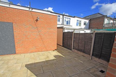 1 bedroom Maisonette for sale in Castle Lane West, Bournemouth