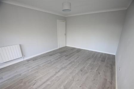 2 bedroom Flat for sale in Redhill Drive, Bournemouth