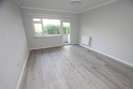 2 bedroom Flat for sale in Redhill Drive, Bournemouth