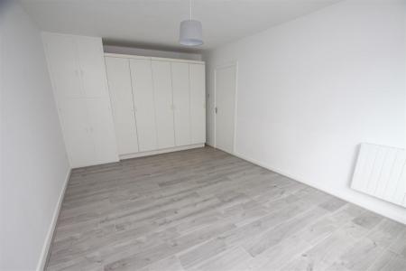 2 bedroom Flat for sale in Redhill Drive, Bournemouth