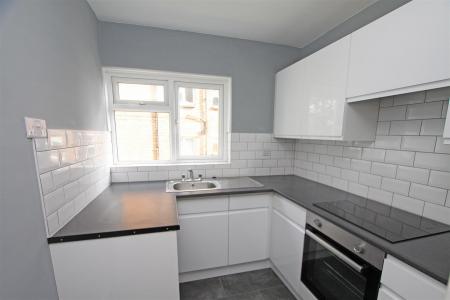 2 bedroom Flat for sale in Redhill Drive, Bournemouth