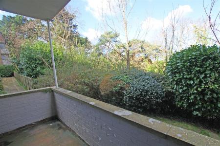 2 bedroom Flat for sale in Redhill Drive, Bournemouth