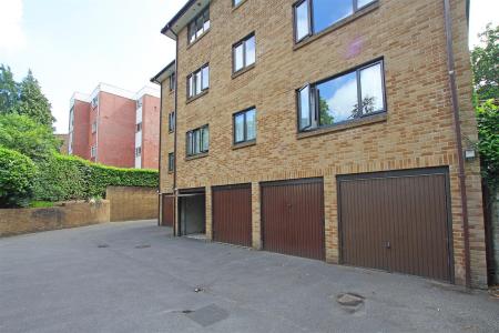 2 bedroom Flat for sale in Surrey Road, Poole