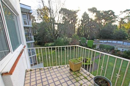 2 bedroom Flat for sale in Lindsay Road, Poole