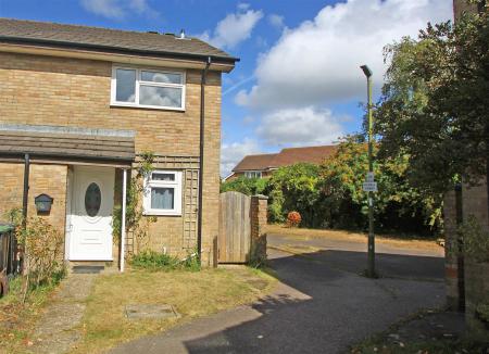 2 bedroom End of terrace house for sale in Sway Gardens, Bournemouth
