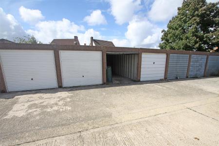 2 bedroom End of terrace house for sale in Sway Gardens, Bournemouth