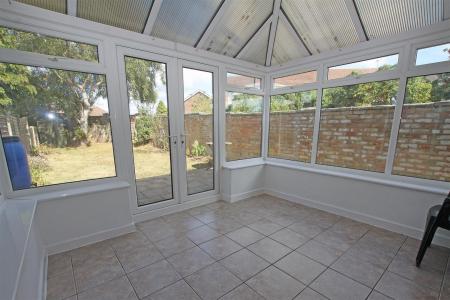 2 bedroom End of terrace house for sale in Sway Gardens, Bournemouth