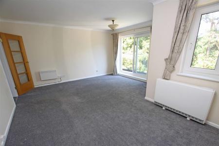 3 bedroom Apartment for sale in Queens Park West Drive, Bournemouth