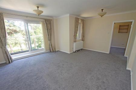 3 bedroom Apartment for sale in Queens Park West Drive, Bournemouth
