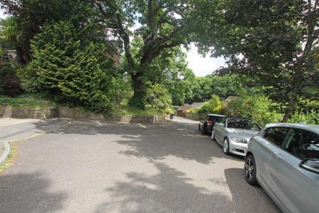 4 bedroom Detached house for sale in Georgian Way, Bournemouth