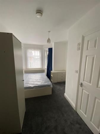 1 bedroom Studio flat to let in Ashley Road, Parkstone, Poole