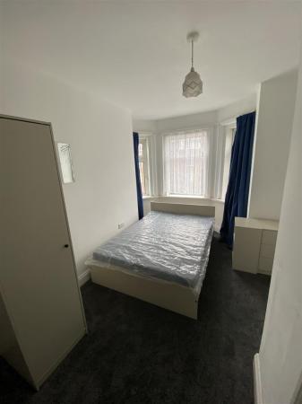 1 bedroom Studio flat to let in Ashley Road, Parkstone, Poole